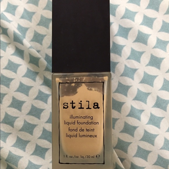Stila Illuminating liquid foundation