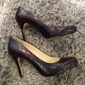 Max Studio Brown Leather Pumps