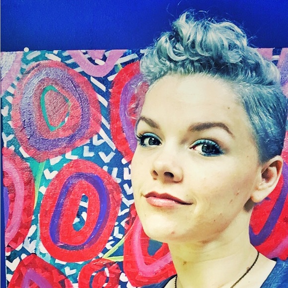 Meet your Posher, Kristen - Picture 2 of 4