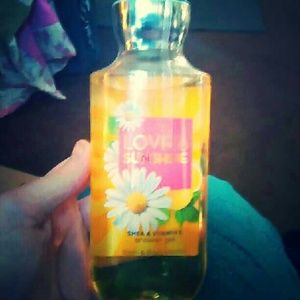 SOLD ....BBW Love and Sunshine shower gel NEW