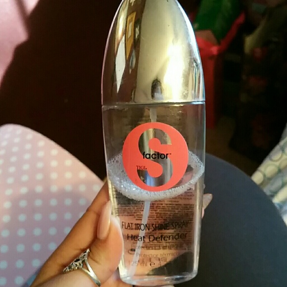 Flat iron shine spray .