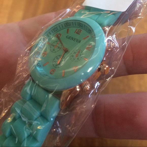 π΄SOLDπ΄New MINT and rose gold silicone watch - Picture 3 of 4