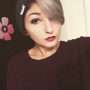 Meet your Posher, Alexis