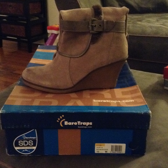 Women's boot never worn