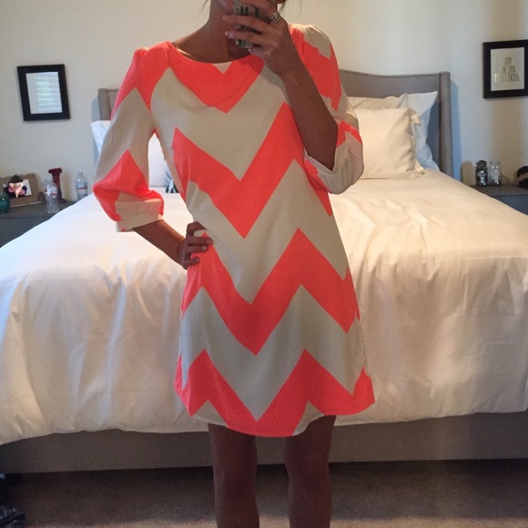 Windsor neon pink and off-white/cream dress - Picture 4 of 4
