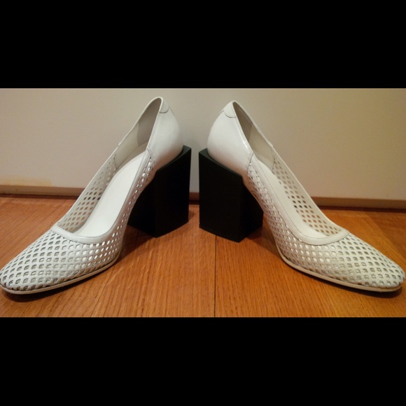 Super chic BALENCIAGA rubber heel white pumps - Picture 1 of 4
