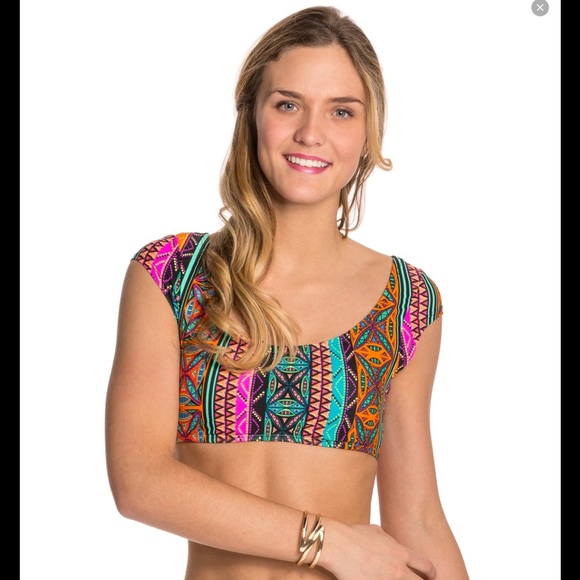 HOBIE CUT-OUT TOP🌈🌈