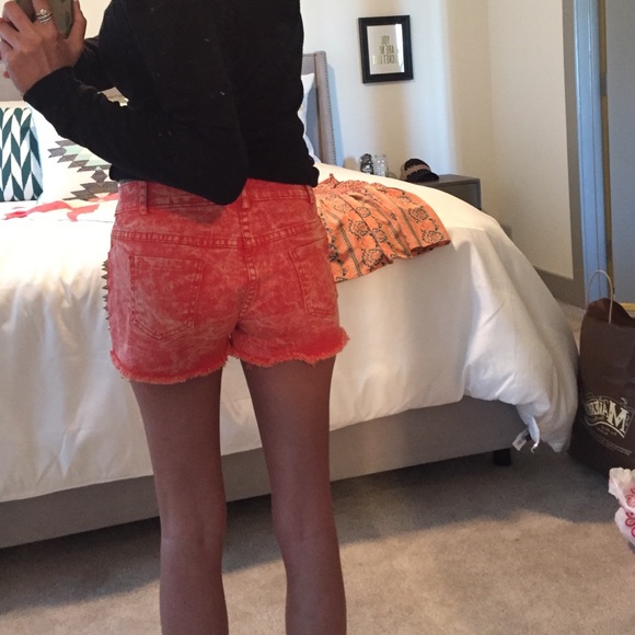 Acid wash studded denim shorts - Picture 2 of 4