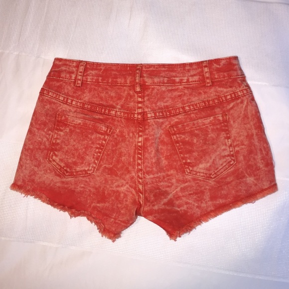 Acid wash studded denim shorts - Picture 4 of 4