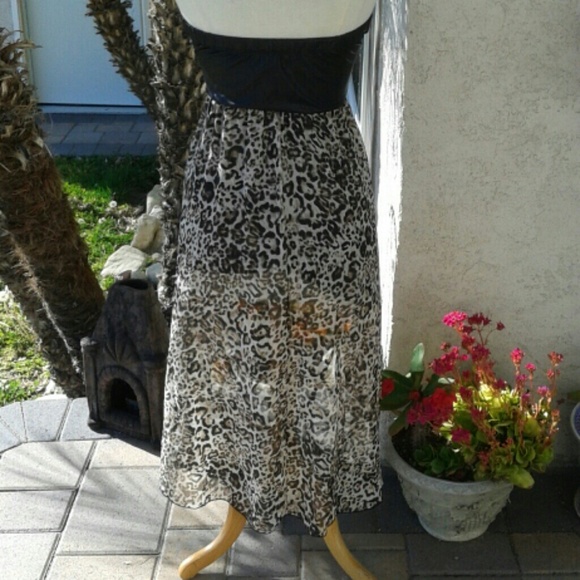 Strapless dress. No size tag. Fits S-M. - Picture 2 of 3