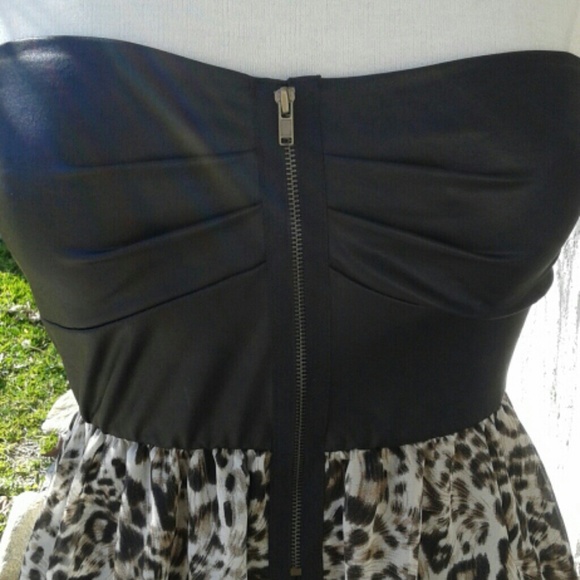 Strapless dress. No size tag. Fits S-M. - Picture 3 of 3