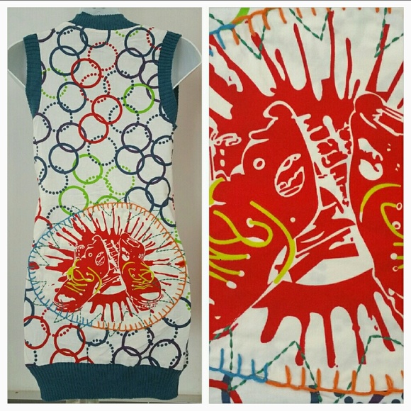 GRAPHIC ART  "Love to give to others" top/dress - Picture 2 of 3