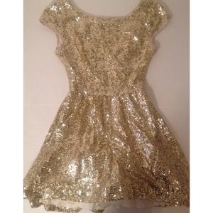 Flash sale Beautiful Gold Dress