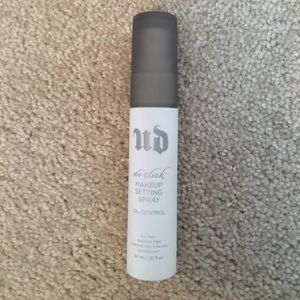 Urban Decay Spray • SOLD