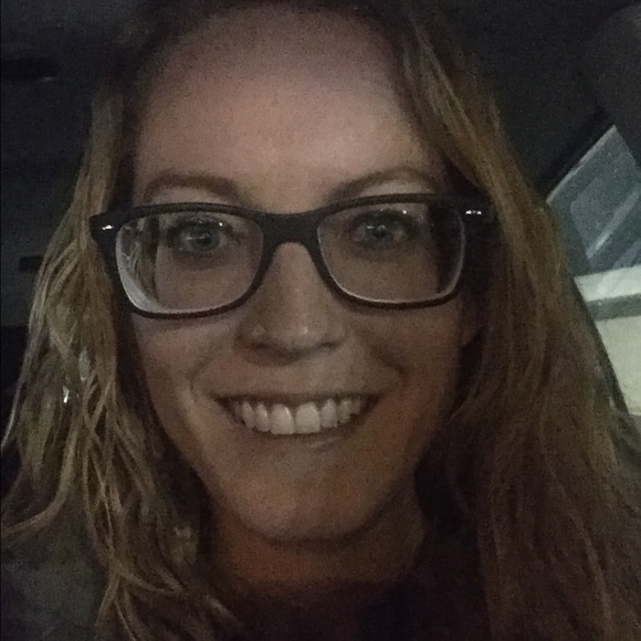 Meet your Posher, Caity - Picture 1 of 1