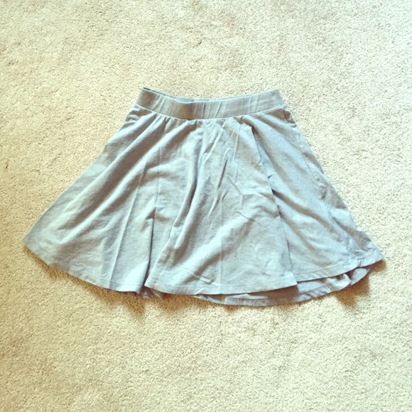 SOLD‼️PriceDrop‼️🤗🤗 Grey skater skirt!!