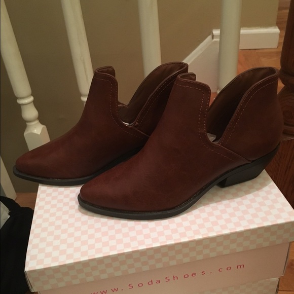 Brand new never worn brown booties !