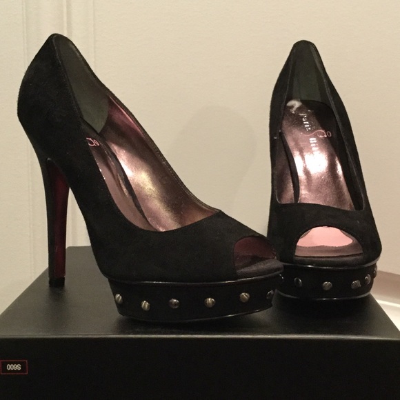 🆕 Black suede peep toe heels w studs