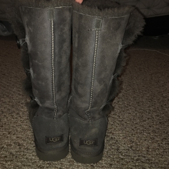 Woman's Ugg Boot - Picture 2 of 3