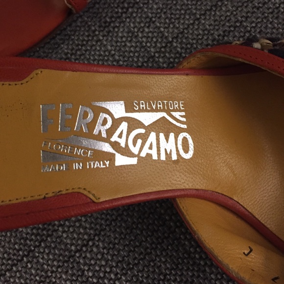 Salvatore Ferragamo kitten heel - Picture 2 of 4