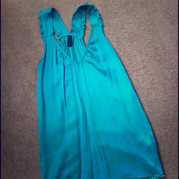 Ruffled sleeve slinky tank
