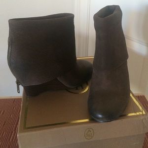 BRAND NEW ASH BROWN LEATHER WEDGE ANKLE BOOTIES 8M