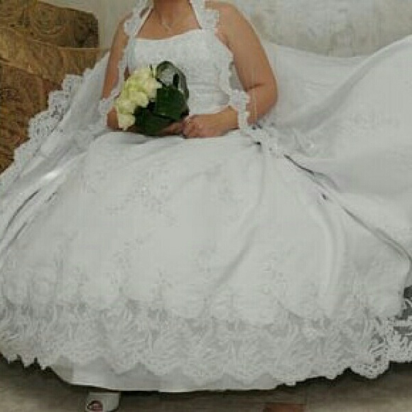 Satin halter A-line gown + vail - Picture 2 of 4