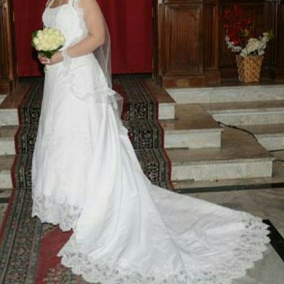 Satin halter A-line gown + vail - Picture 3 of 4