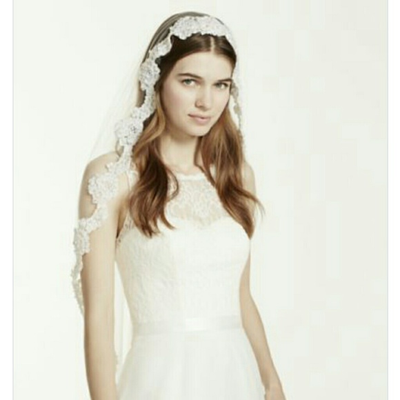 Satin halter A-line gown + vail - Picture 4 of 4