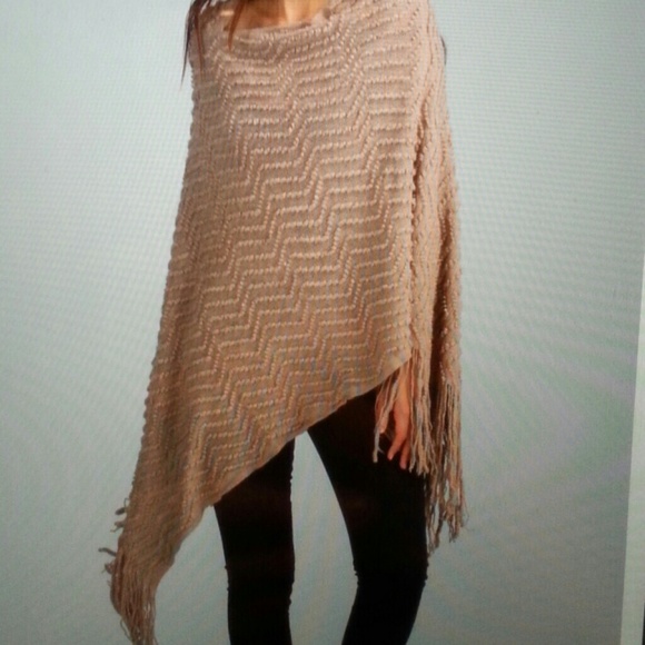 Beige zigzag poncho