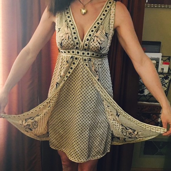 100% Silk elegant detailed. So much detail. - Picture 3 of 4