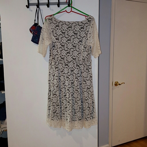 Beautiful white lace dress. - Picture 2 of 2