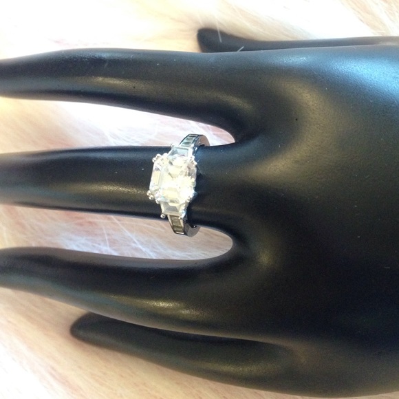Asscher cut CZ Sterling Silver ring - Picture 2 of 3
