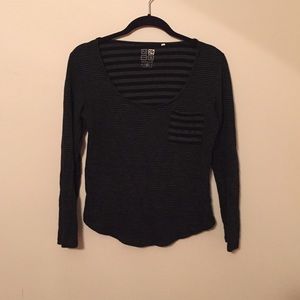 Nollie top black and grey size M