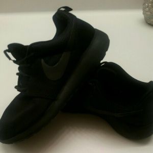 Nike Roshe size 7
