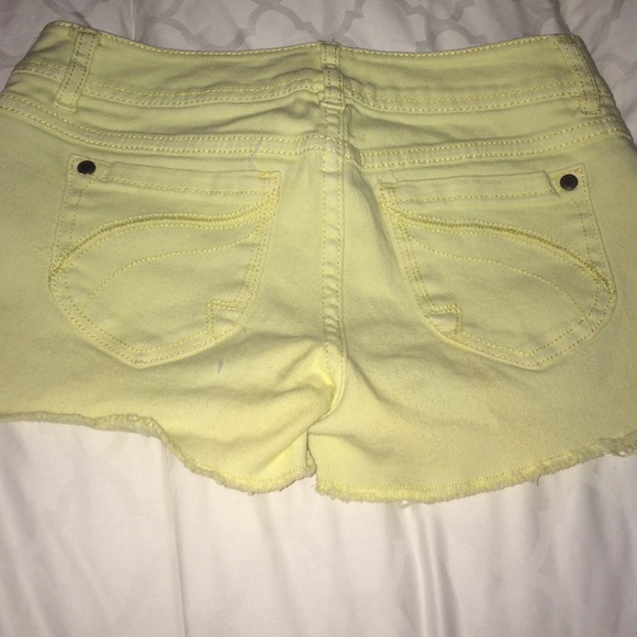 Shorts - Picture 3 of 3