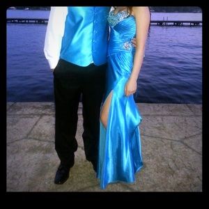 Beautiful turquoise prom dress