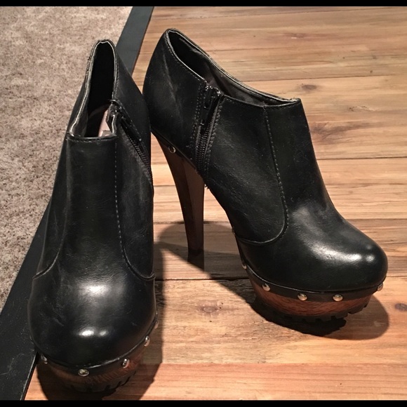 Heeled booties