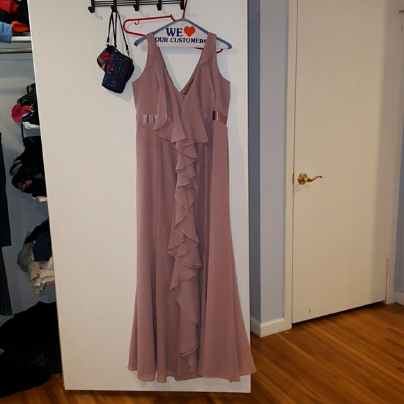 Beautiful chifon dress with back ruffle. - Picture 2 of 3