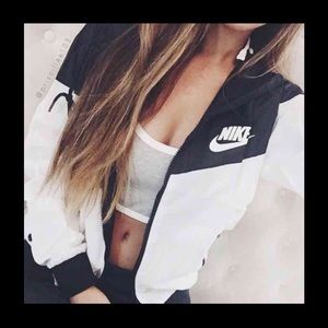 NWT Nike windbreaker
