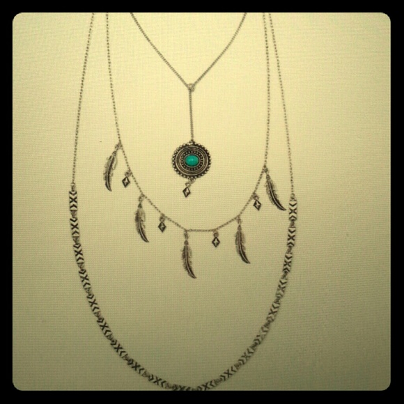 Medallion layered necklace
