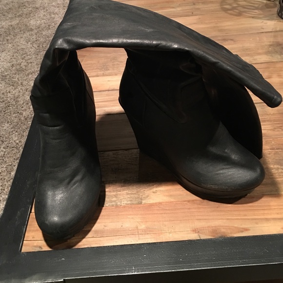 Wedge below the knee boots