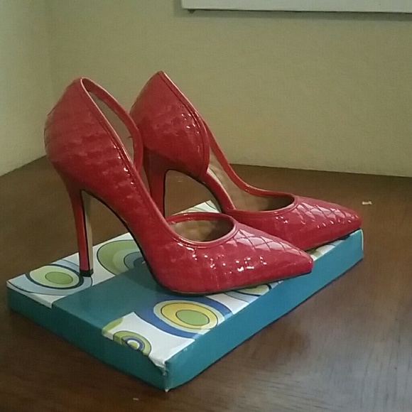 Shoes - Picture 2 of 2
