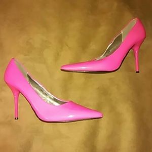 Hot pink pointed toe pumps