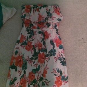 Cute dress never worn