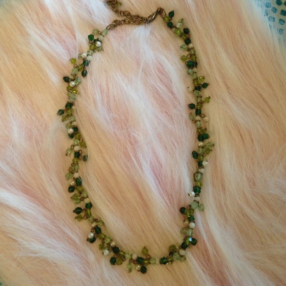 Green crystal and pearl necklace