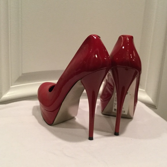 🚩price drop 🚩 🆕 Steve Madden red pumps 👠 - Picture 3 of 4