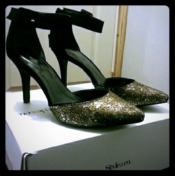 Gold & Black Style & Co Heels