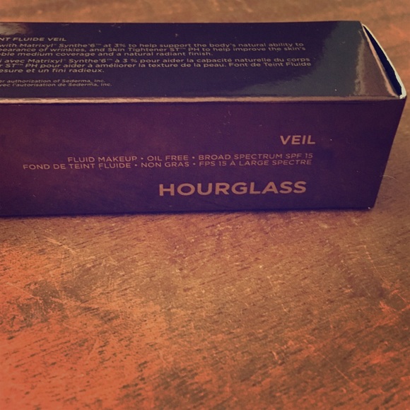 Hourglass Veil Liquid Foundation