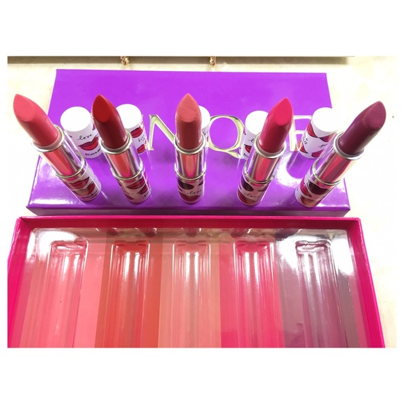 Clinique kisses lipstick set